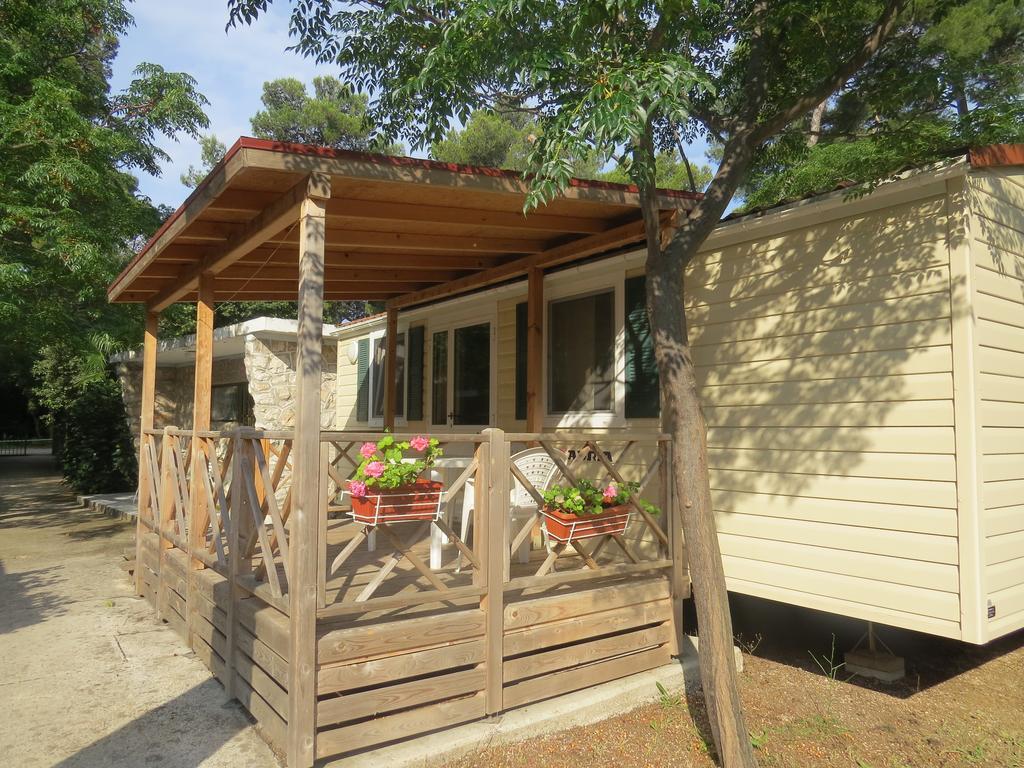 Camping Mia Bungalow & Mobile Home Biograd Na Moru Oda fotoğraf