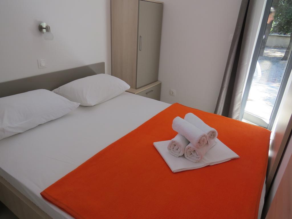 Camping Mia Bungalow & Mobile Home Biograd Na Moru Oda fotoğraf